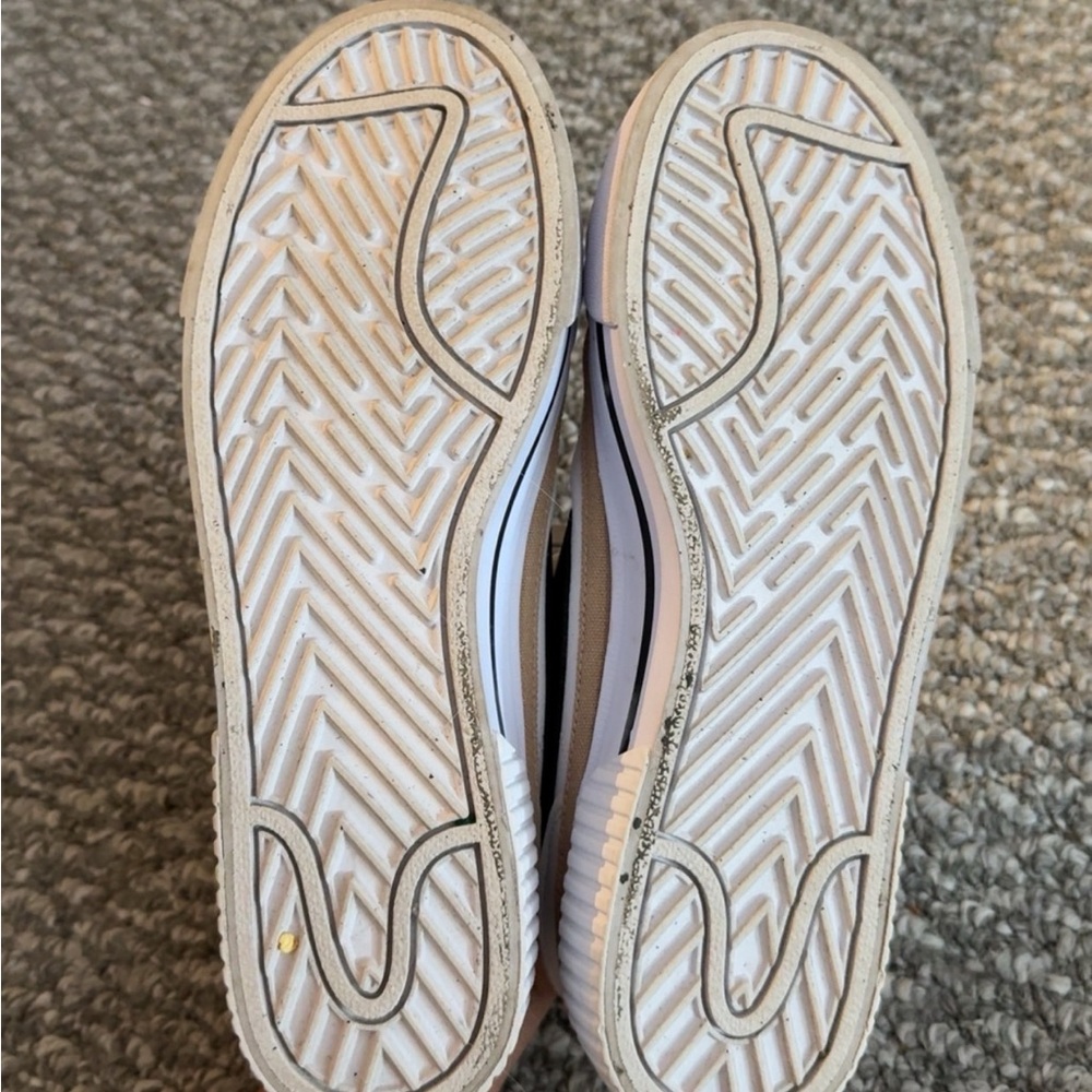 Women’s Nike sneakers - Picture 4 of 4